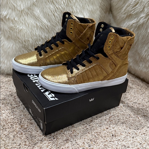 Supra Skytop Gold and Black High-Top Sneakers - Picture 1 of 6